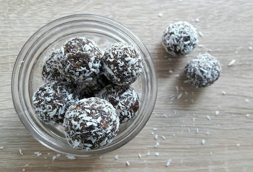 Carobe kokos bonbons - Mooigezond | Voeding en leefstijl