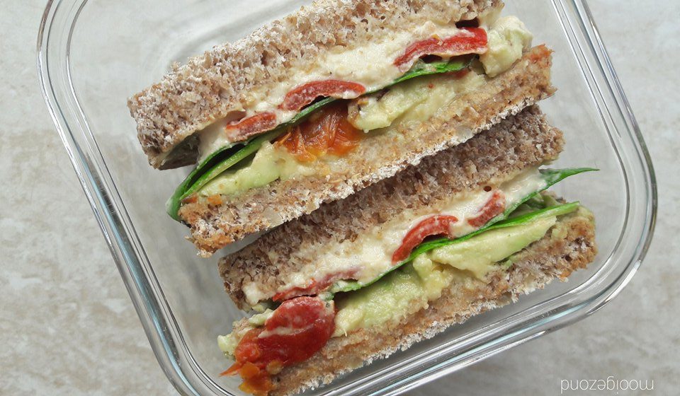 sandwich, gegrilde paprika, vegan, hummus, avocado, sandwich avocado, sandwich hummus, sandwich vegan, sandwich plantaardig, heerlijk