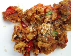 roerei, kikkererwten, vegan, tomaten, basilicum, ui, edelgistvlkken