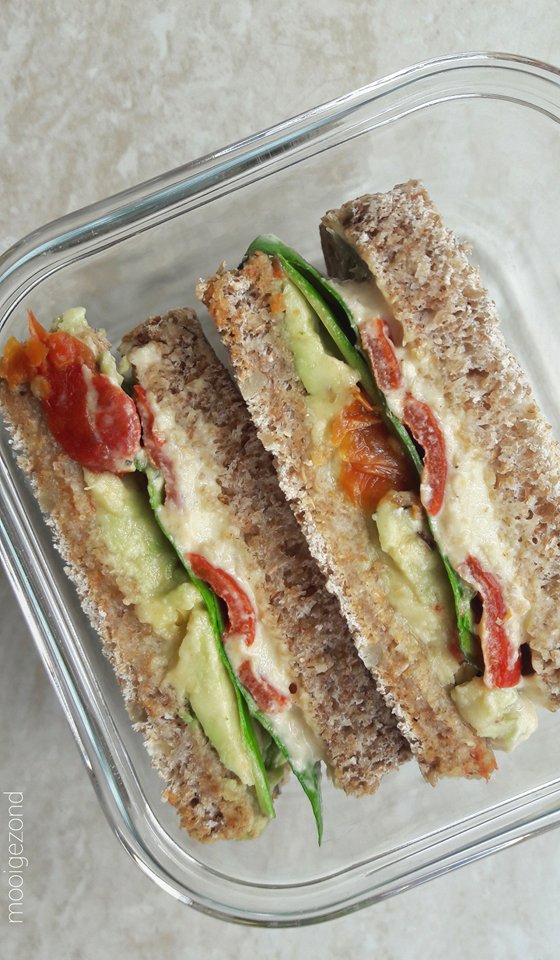 sandwich, gegrilde paprika, vegan, hummus, avocado, sandwich avocado, sandwich hummus, sandwich vegan,, sandwich plantaardig, heerlijk